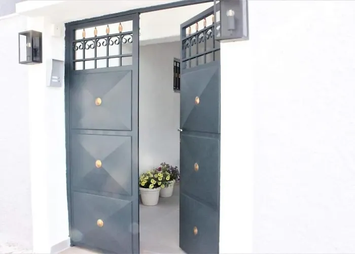 G&k House Garden 아파트 Messíni